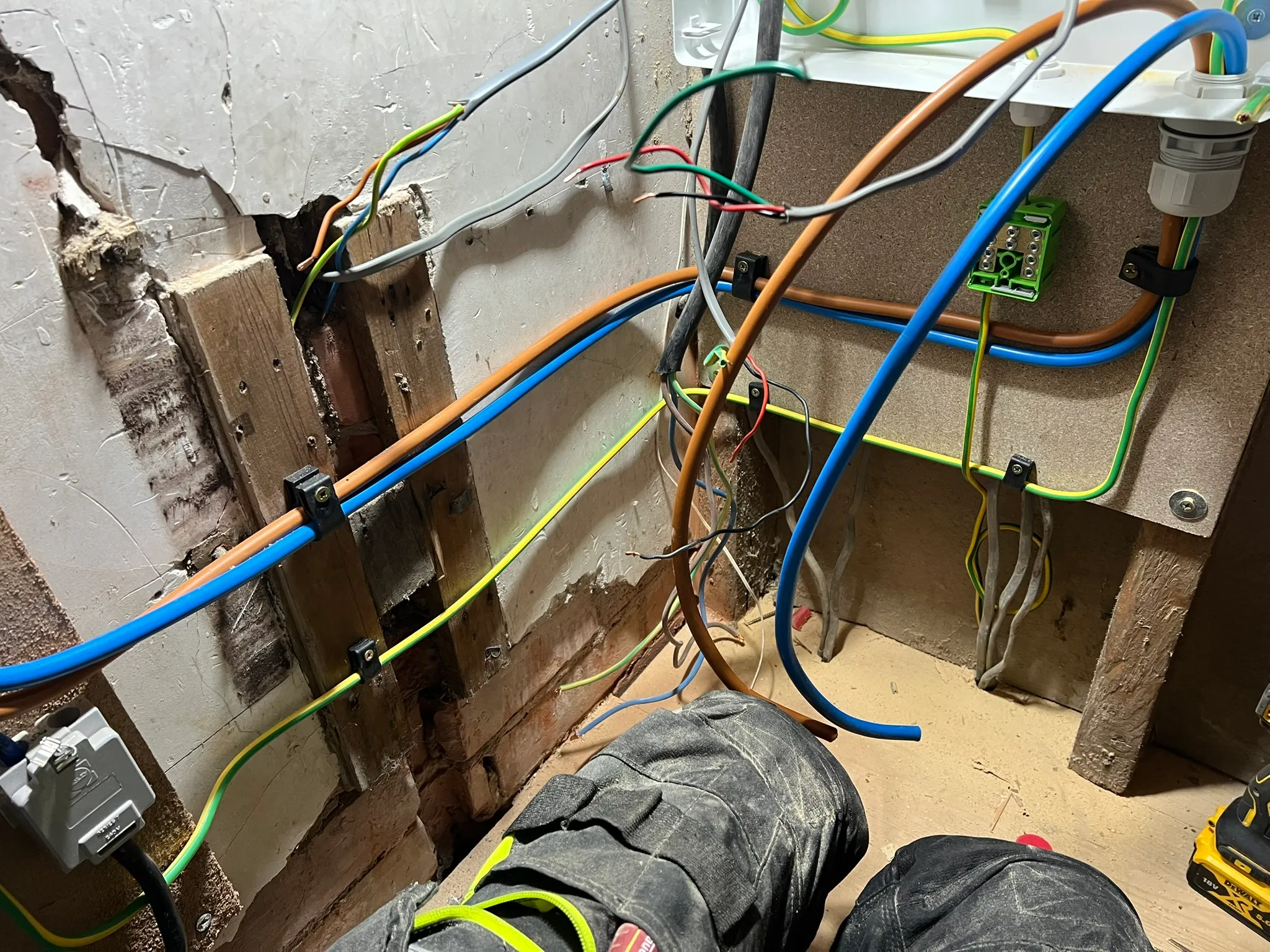 Exposed wall channels and electrical cables during work at a JDS job